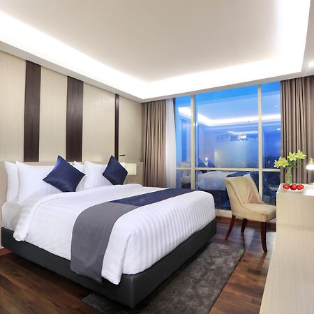 Aston Kartika Grogol Hotel & Conference Center Jakarta Exterior foto