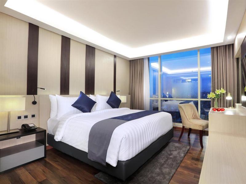 Aston Kartika Grogol Hotel & Conference Center Jakarta Exterior foto